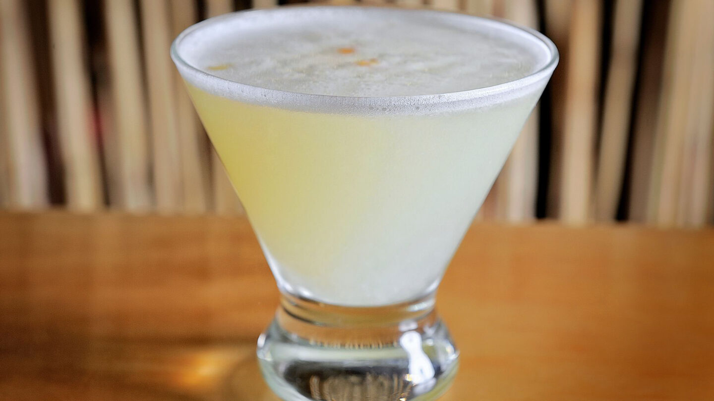 Pisco sour in Huacachina