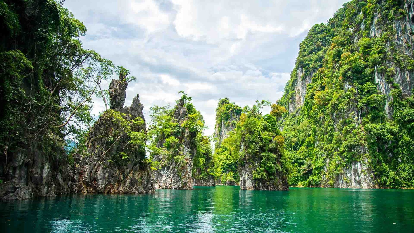 Khao Sok limestone cliffs
