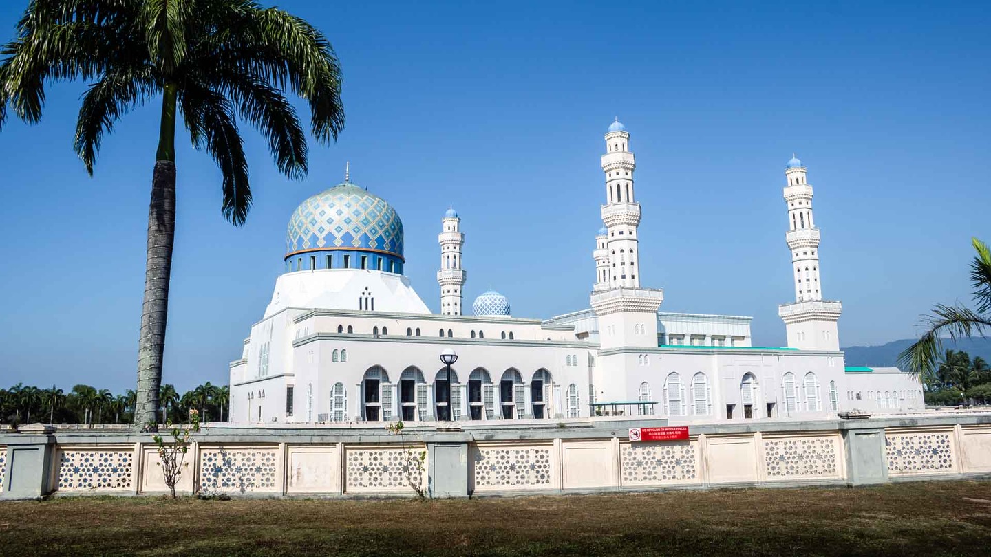 Kota Kinabalu City Mosque, Borneo travel guide